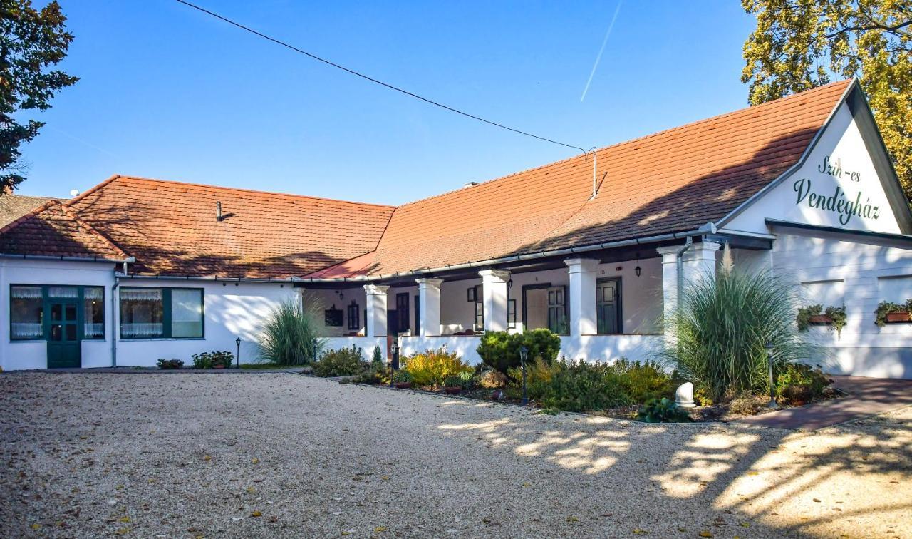 Szin-Es Vendeghaz Bed & Breakfast Szentes Ngoại thất bức ảnh