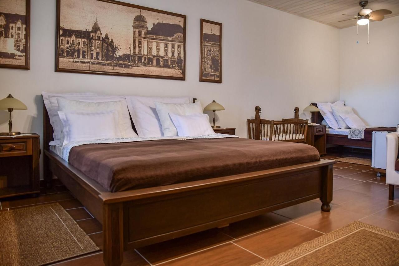 Szin-Es Vendeghaz Bed & Breakfast Szentes Ngoại thất bức ảnh